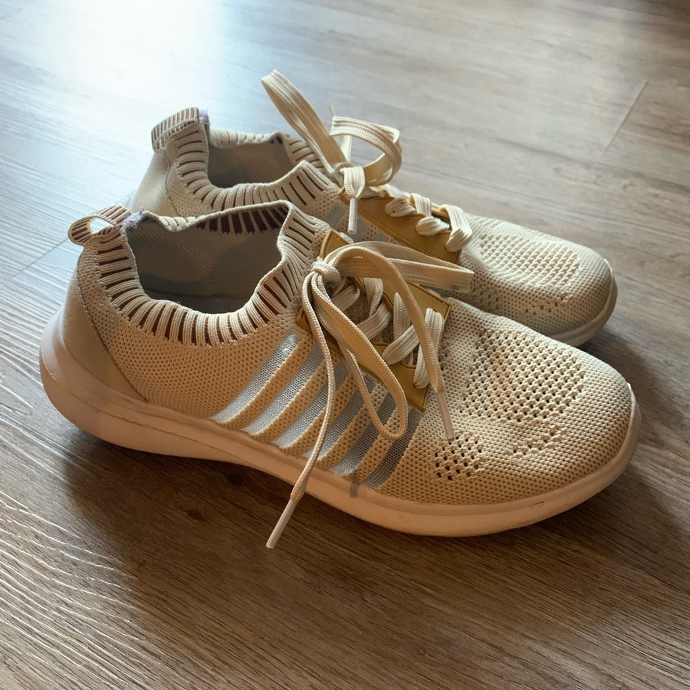 Womens trendy tennis shoes